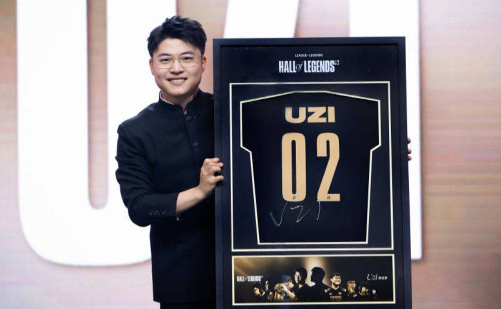 爱游戏官网-Uzi重返赛场，大比分获胜首场状态出色，DWG观众沸腾！上演精彩一战(uzi正式回应去向)