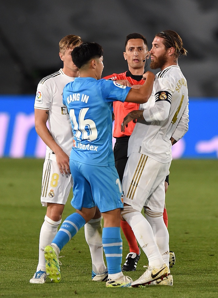 爱游戏官网-今晚突围战来临，洛杉矶湖人围绕西甲完成体检，目标明确，球探报告显示潜力(洛杉矶之战国语版免费观看)