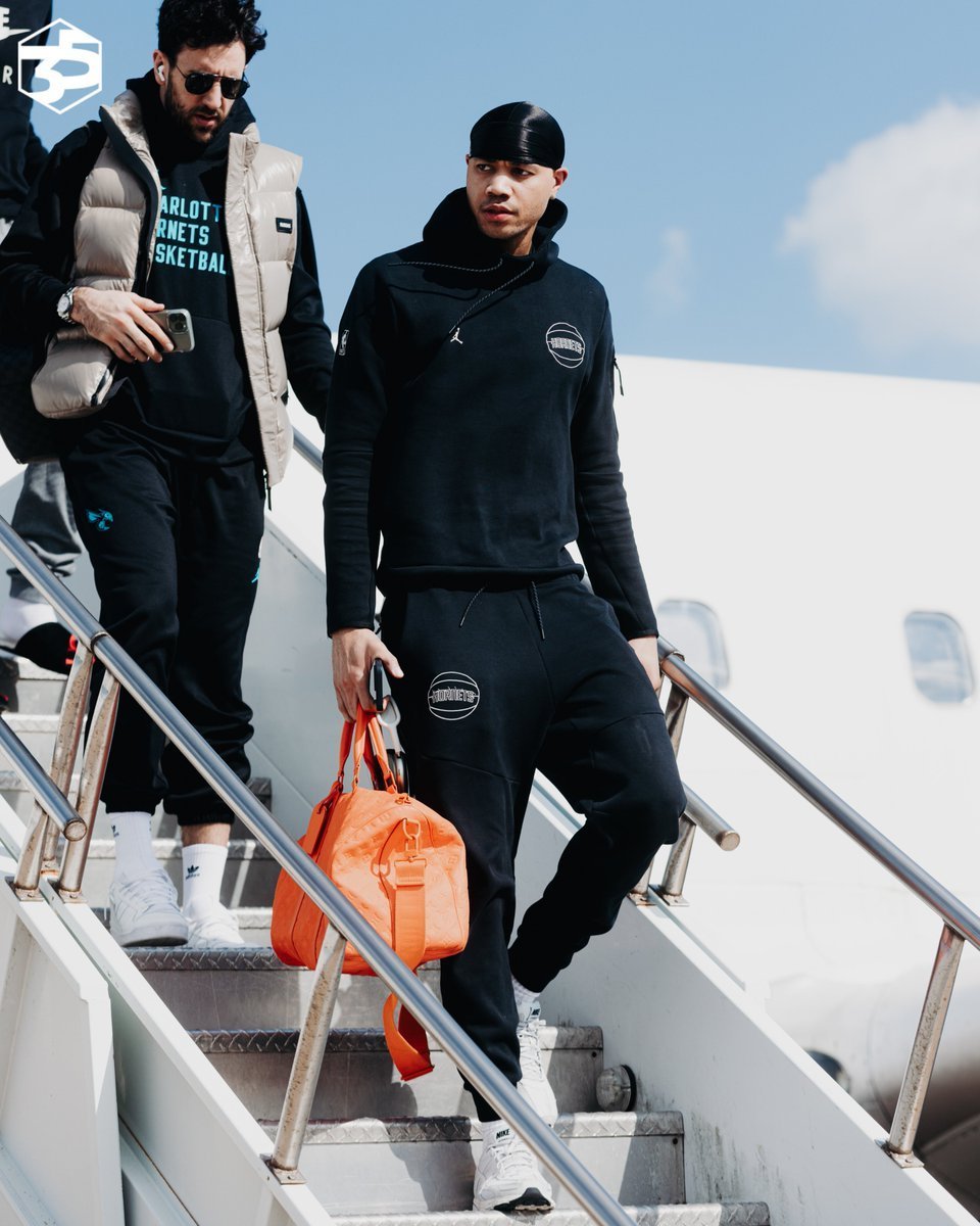 包含关键时刻夏洛特黄蜂调整名单以备亚冠国际比赛日纽约尼克斯备战CBA季后赛，赛前马赛更衣室发声——亚冠节点到来看傻球迷的词条